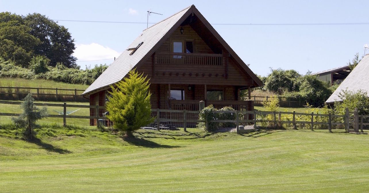 Riverside Lodge self catering accommodation overlooking lake